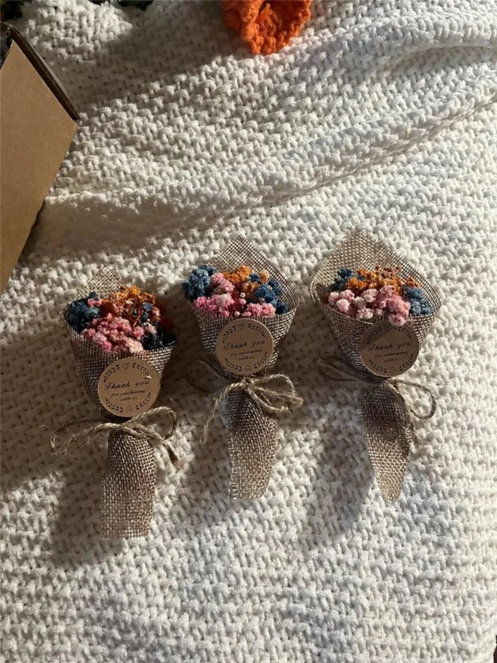 20-Piece Set Mini Magnet Dried Flowers Bouquet for Wedding Favours for Guests,